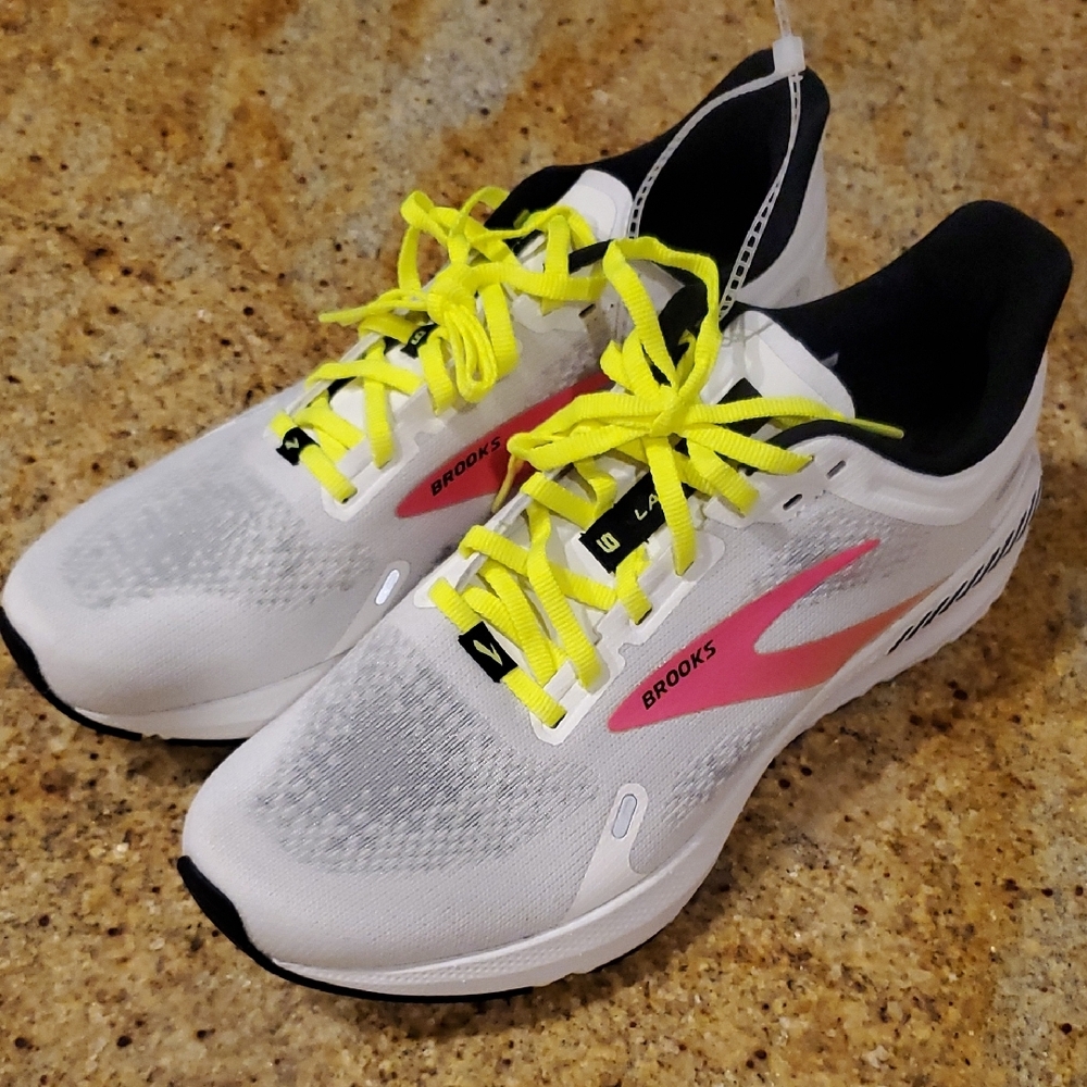 Brooks Launch GTS 9 women's Running Shoes White/Pink/Nightlife size 10